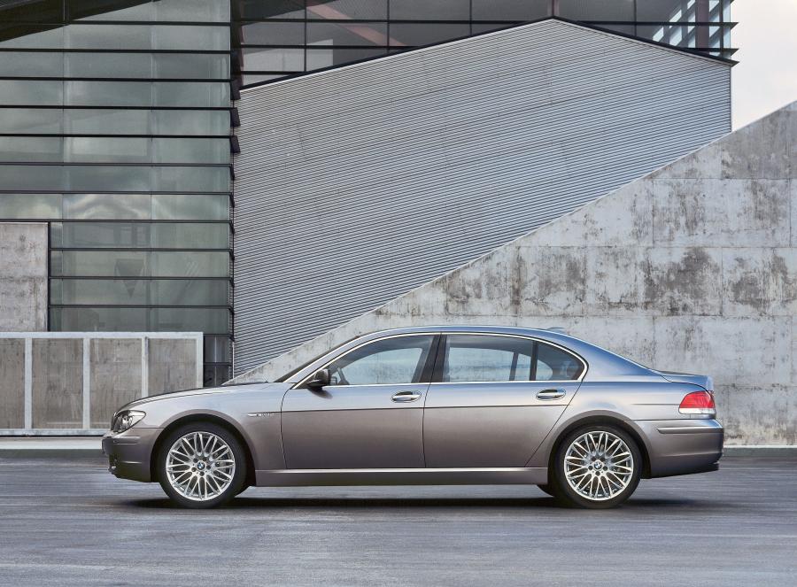  BMW 760Li (E66) 2005 года  (фото 13 из 21)